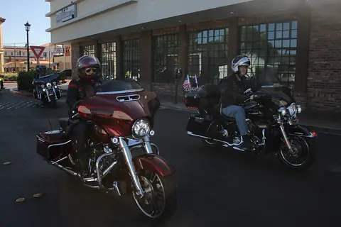 Casque moto intégral noir mat